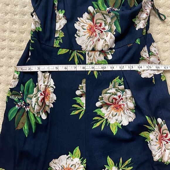 Tropical floral jump suit, Women’s Small (tag says large). Fits like a small - Picture 6 of 6